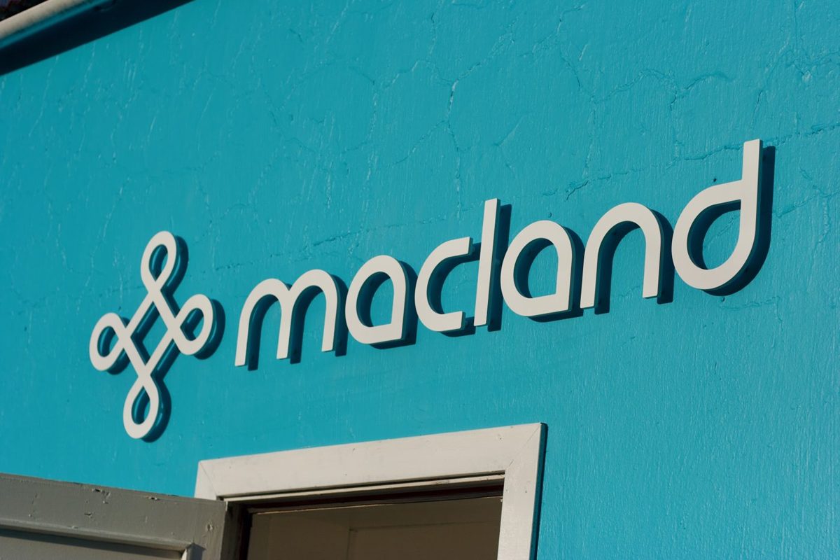 Macland-merkið á Klapparstíg